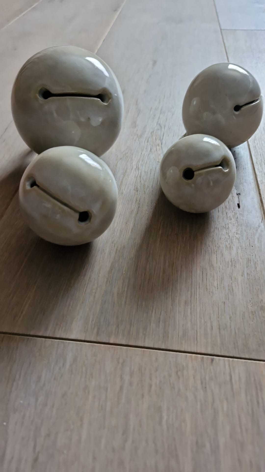 Belletjes van keramiek
