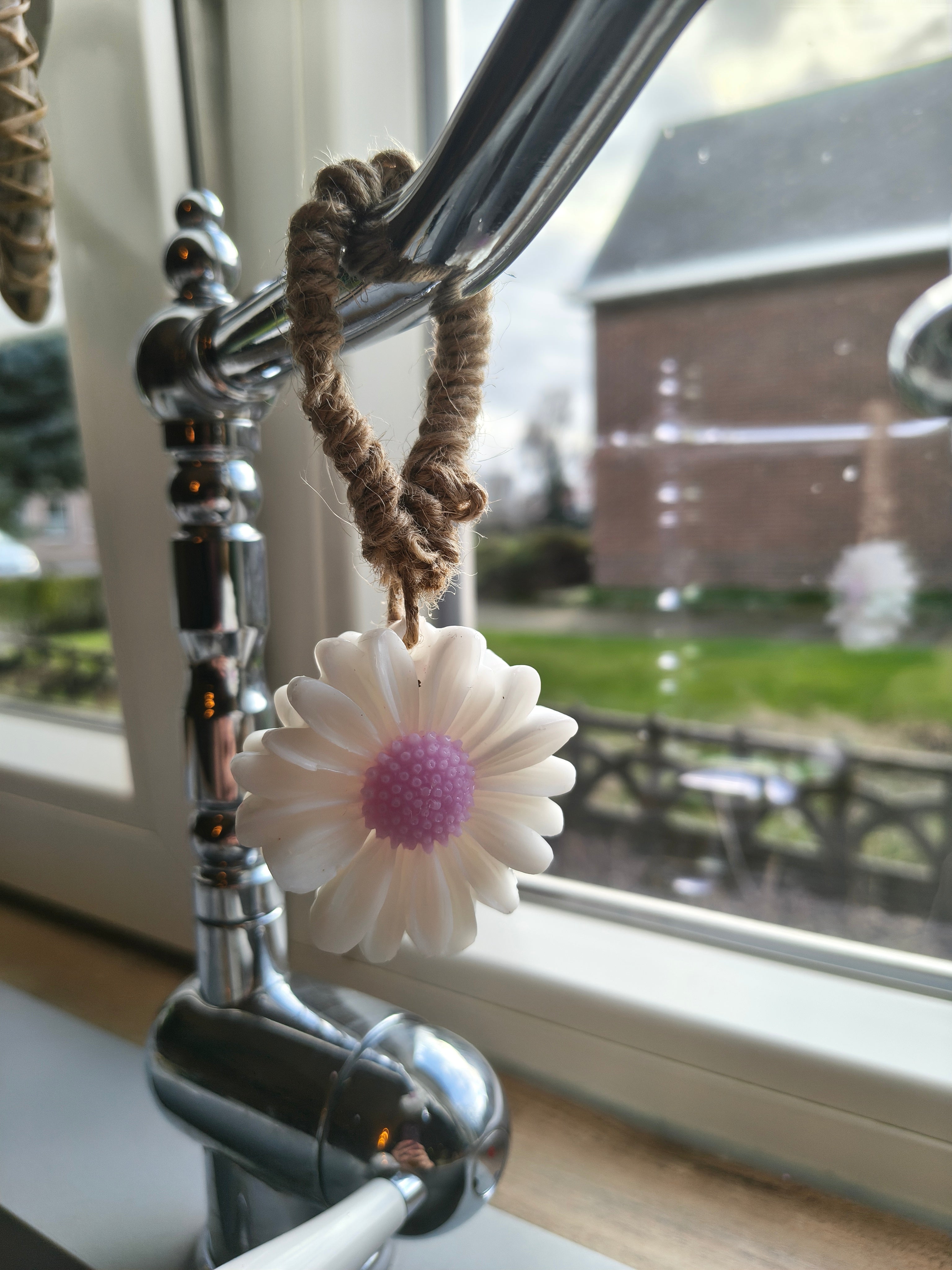 Bloemetjeszeep voor aan de kraan