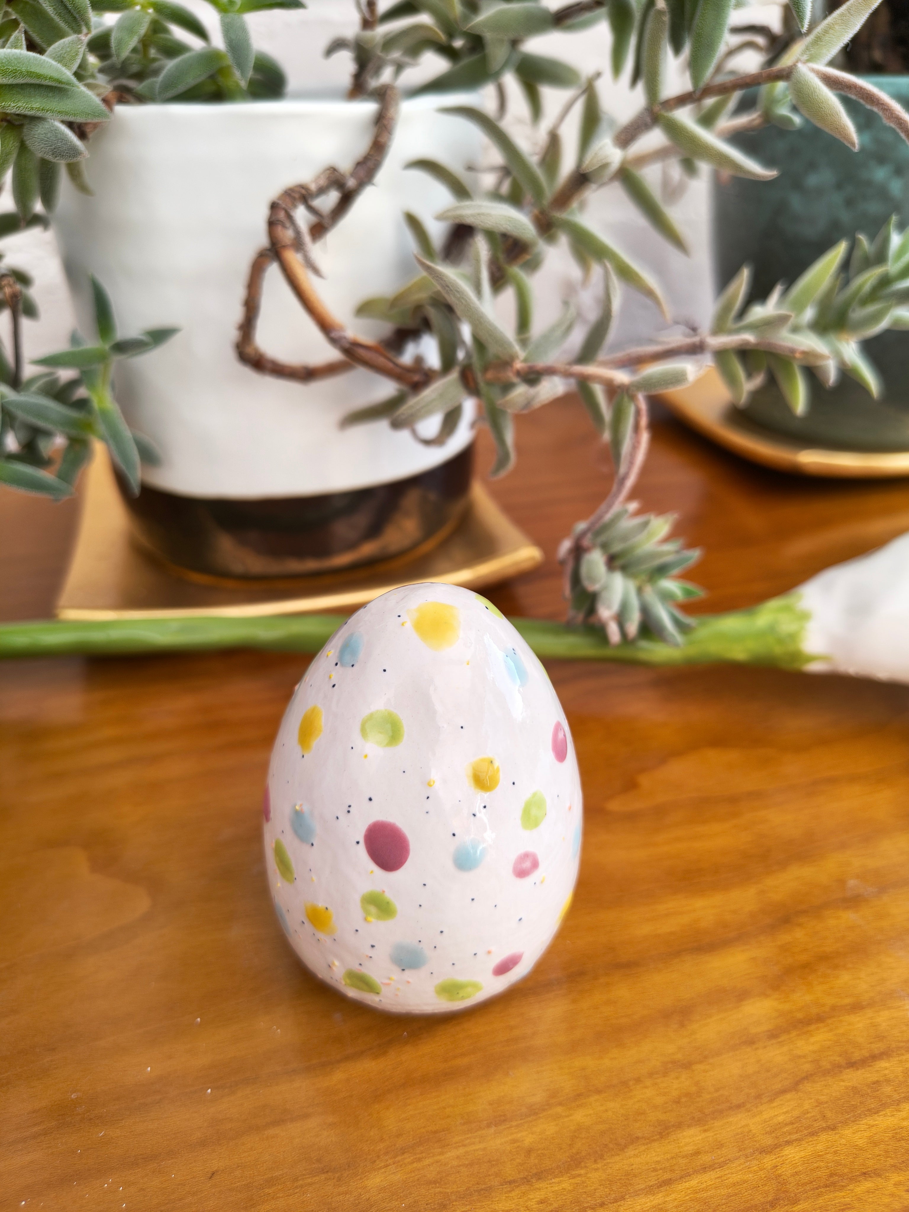 Keramieken paasei stippeltjes